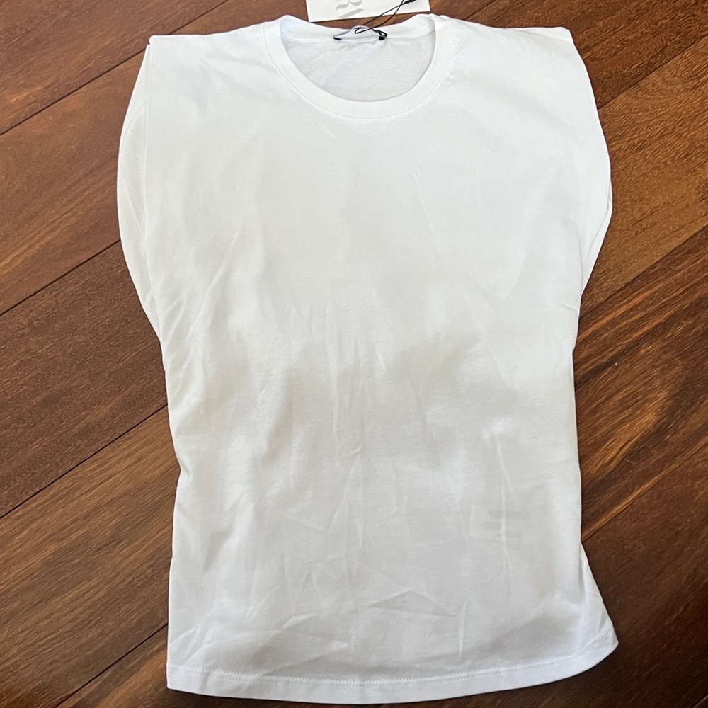 NWT- Zara Classic White T-Shirt with cut out back.